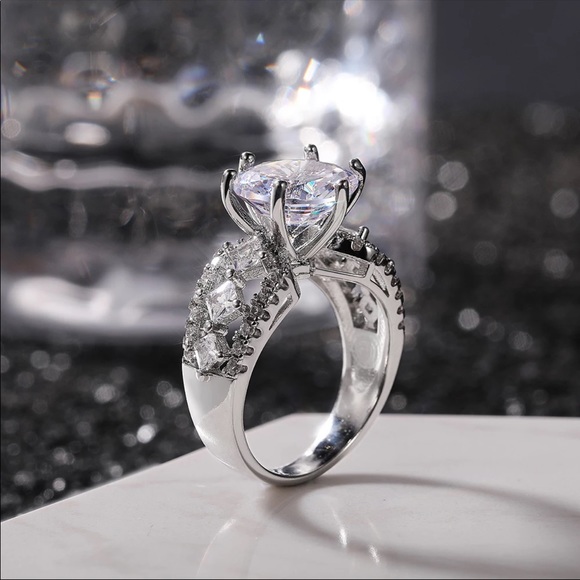 New 925 Silver Round Cut Diamond Engagement Ring - Picture 4 of 6